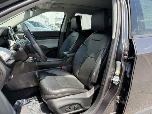 Used 2022 Jeep Compass Latitude w/ Sun and Sound Group AWD/4WD image 18
