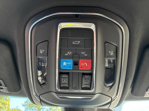 Used 2024 Jeep Grand Cherokee Altitude AWD/4WD image 20