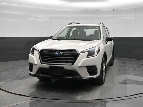 Used 2024 Subaru Forester AWD/4WD image 3
