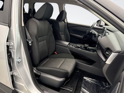 Used 2025 Nissan Rogue SV AWD/4WD image 16