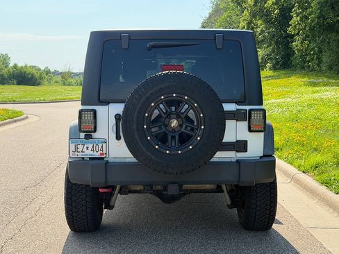 Used 2012 Jeep Wrangler Unlimited Rubicon w/ Dual Top Group AWD/4WD image 4