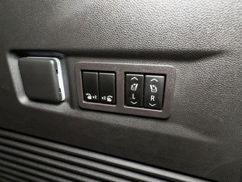 Used 2024 GMC Yukon Denali Ultimate image 38