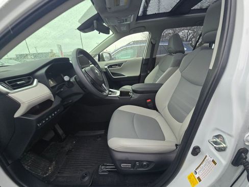 Used 2025 Toyota RAV4 Limited image 18