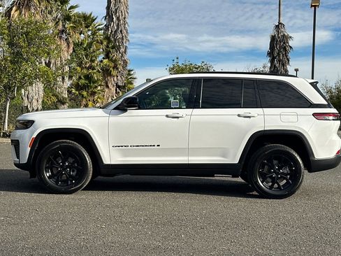 New 2026 Jeep Grand Cherokee Altitude image 6