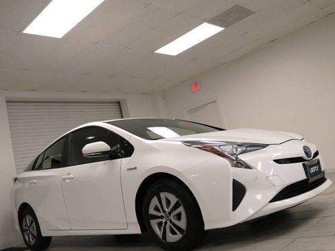 Used 2018 Toyota Prius Three image 9