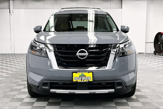 Used 2025 Nissan Pathfinder Platinum w/ Cargo Package FWD image 4