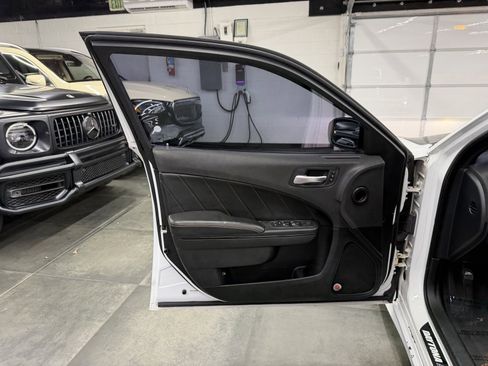 Used 2017 Dodge Charger R/T image 21