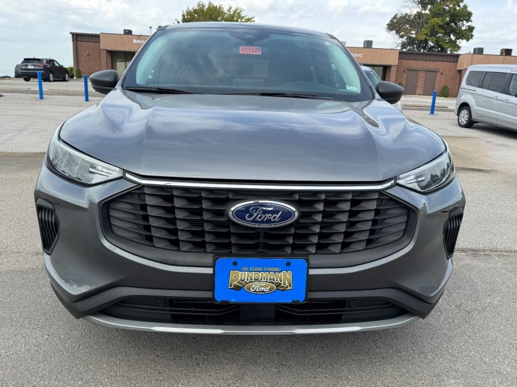 Certified 2023 Ford Escape Active AWD/4WD image 9