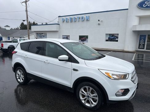 Used 2019 Ford Escape SE image 2
