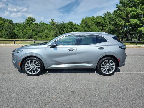 Used 2024 Buick Envision Avenir AWD/4WD image 2
