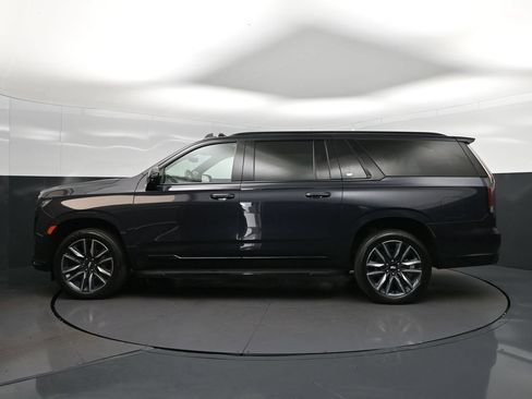 Used 2023 Cadillac Escalade ESV Sport Platinum RWD image 4