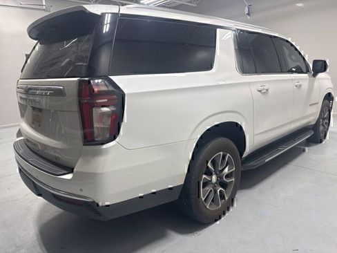 Used 2022 Chevrolet Suburban LT RWD image 5