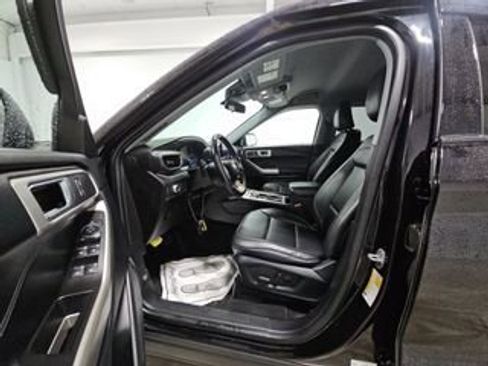 Used 2022 Ford Explorer XLT w/ Equipment Group 202A AWD/4WD image 8