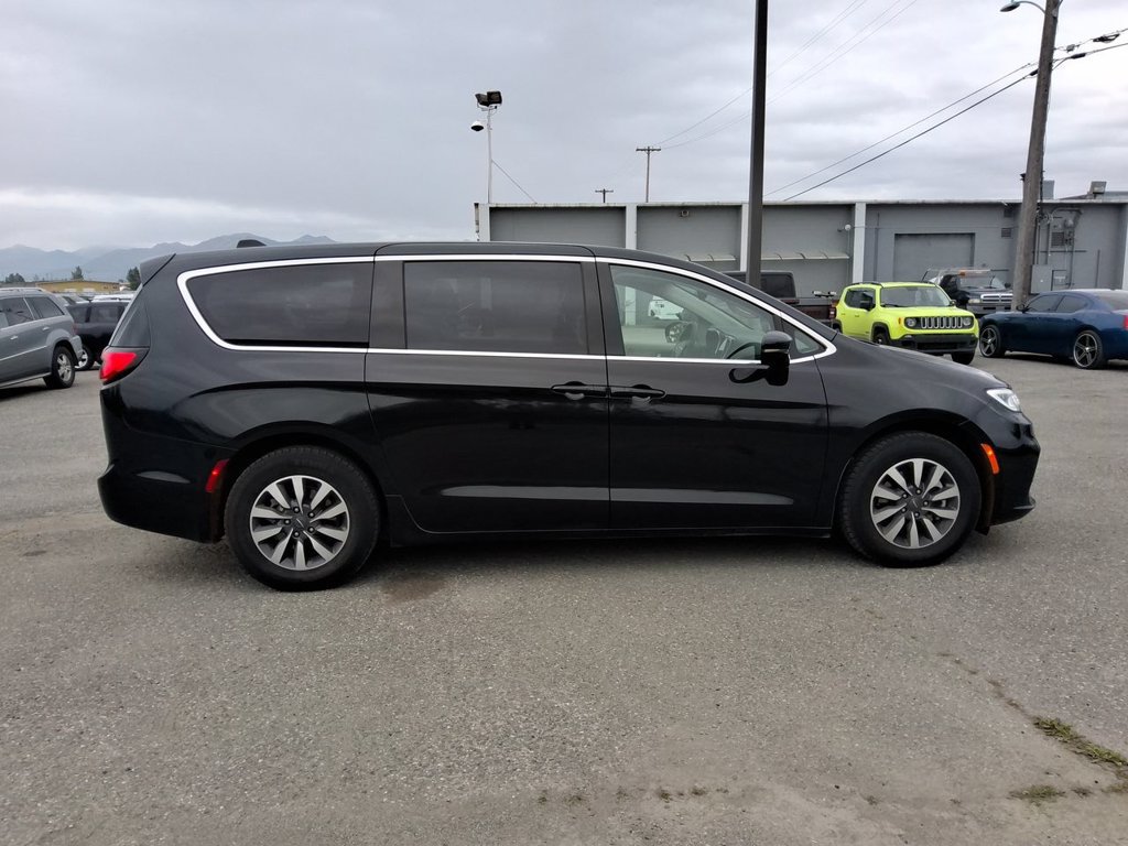 Used 2024 Chrysler Pacifica Limited FWD image 9