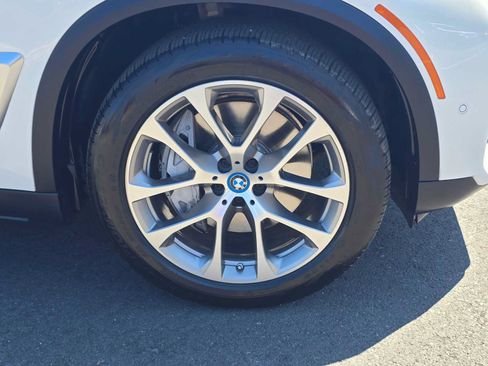 Used 2024 BMW X5 xDrive50e w/ Executive Package AWD/4WD image 9