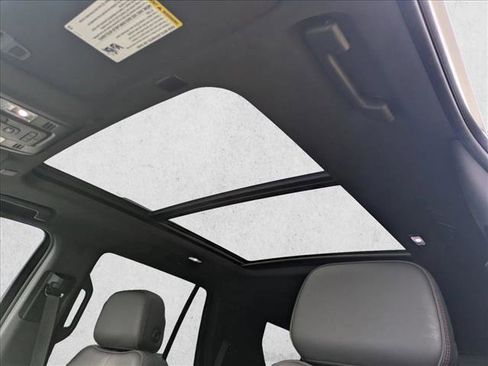 Used 2022 Chevrolet Tahoe RST w/ Luxury Package image 18