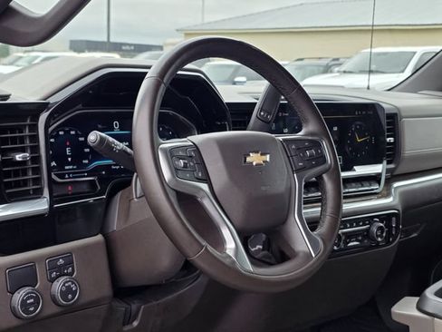 Used 2023 Chevrolet Silverado 1500 LT RWD image 23