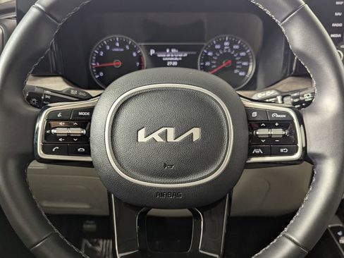 Used 2022 Kia Sorento S w/ Panoramic Sunroof Package AWD/4WD image 16