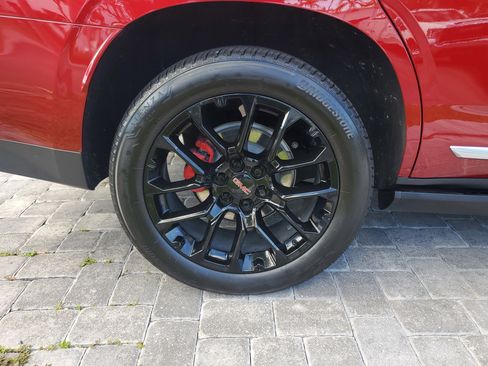 Used 2023 GMC Yukon Denali w/ Denali Reserve Package image 5