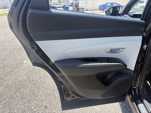 Used 2025 Hyundai Tucson Limited AWD/4WD image 12