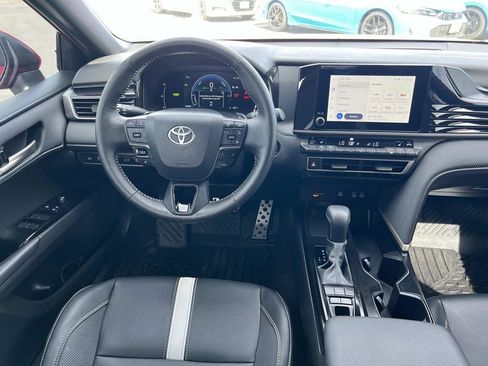 Used 2025 Toyota Camry SE w/ Convenience Package AWD/4WD image 7