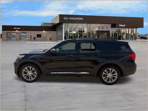 Used 2021 Ford Explorer XLT w/ Equipment Group 202A RWD image 2