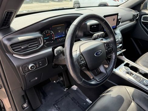 Used 2020 Ford Explorer XLT w/ Equipment Group 202A AWD/4WD image 16