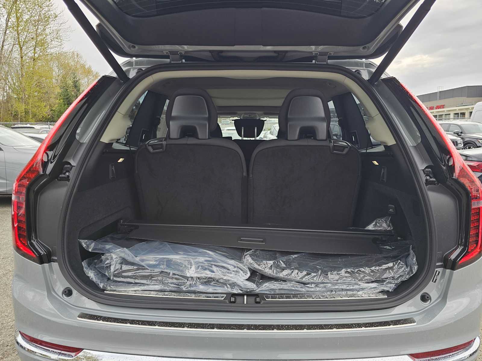 New 2026 Volvo XC90 T8 Plus w/ Protection Package AWD/4WD image 15