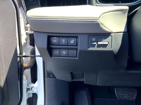 Used 2020 Toyota Avalon Limited FWD image 36