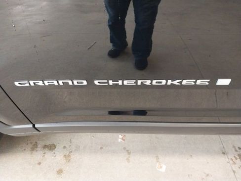 New 2025 Jeep Grand Cherokee L Limited w/ Luxury Tech Group II image 25