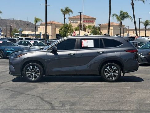 Used 2023 Toyota Highlander XLE FWD image 9