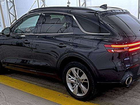 Used 2022 Genesis GV70 3.5T Sport w/ Sport Advanced Package AWD/4WD image 6