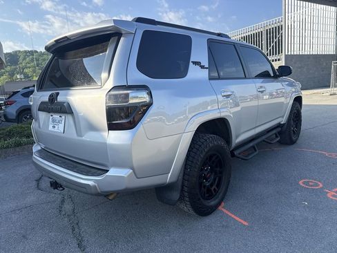 Used 2021 Toyota 4Runner TRD Off-Road Premium w/ Moonroof Package AWD/4WD image 4