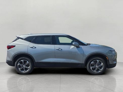 Used 2025 Chevrolet Blazer LT AWD/4WD image 3