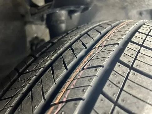 Used 2024 Chrysler Pacifica Touring-L image 30