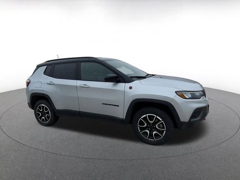 Used 2025 Jeep Compass Trailhawk image 2