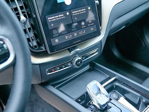New 2026 Volvo XC60 B5 Plus w/ Climate Package AWD/4WD image 15