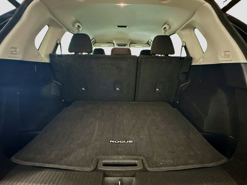Used 2025 Nissan Rogue SV image 29