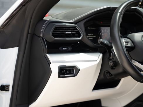 Used 2022 Lamborghini Urus AWD/4WD image 20
