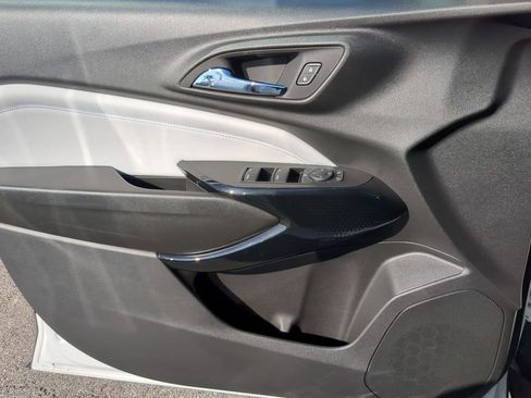 Used 2025 Chevrolet Trax LT w/ Driver Confidence Package image 23