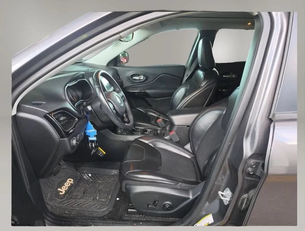 Used 2019 Jeep Cherokee Latitude Plus AWD/4WD image 10