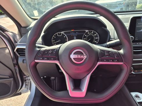 Used 2025 Nissan Altima 2.5 SV FWD image 16
