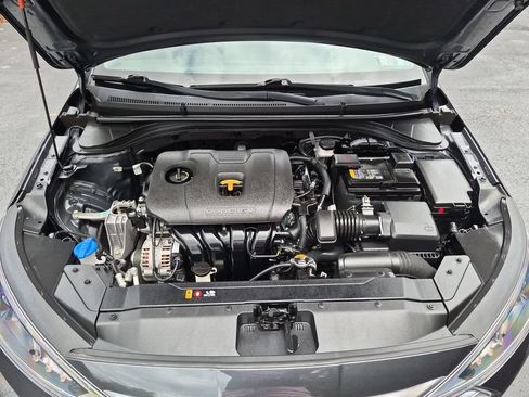 Used 2020 Hyundai Elantra Value Edition FWD image 17
