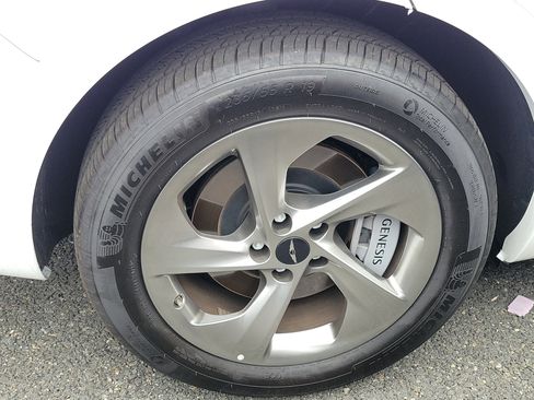 Certified 2026 Genesis GV70 2.5T Advanced AWD/4WD image 4