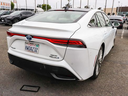 Used 2021 Toyota Mirai RWD image 9