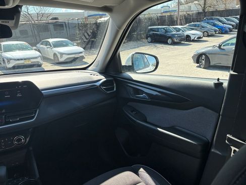 Used 2025 Chevrolet TrailBlazer LT image 34