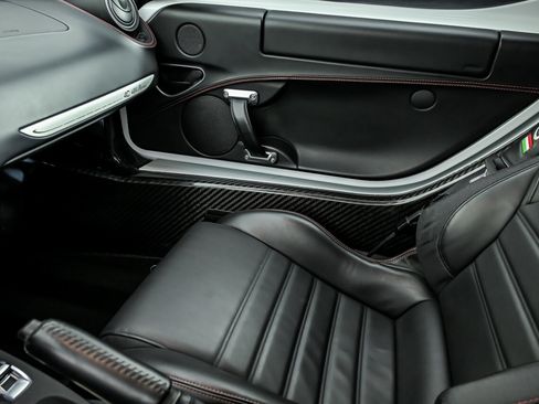 Used 2015 Alfa Romeo 4C Coupe w/ Leather Interior Group image 35