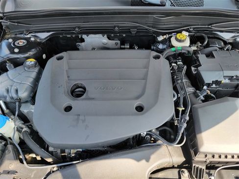 Used 2023 Volvo XC40 B5 Ultimate w/ Protection Package Premier image 40