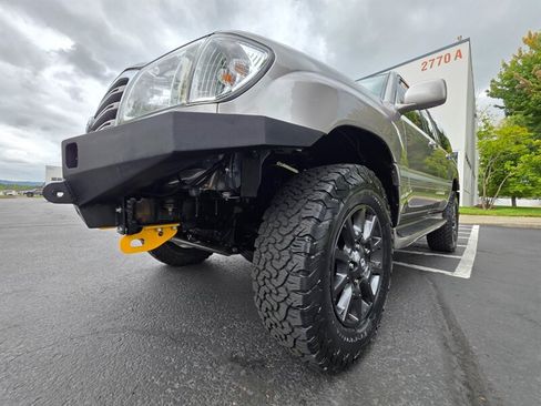 Used 2004 Toyota Land Cruiser w/ Convenience Pkg AWD/4WD image 7