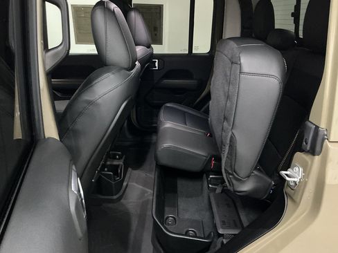 Used 2025 Jeep Gladiator Sport AWD/4WD image 27